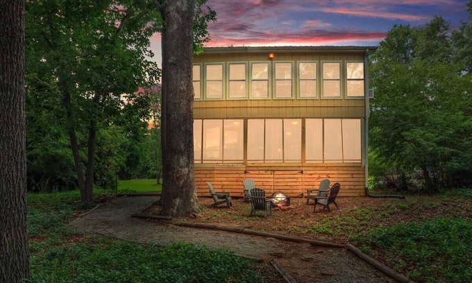 Reed Creek House | Lakeside & the Livin’s Easy! Fam Fun on the lake!