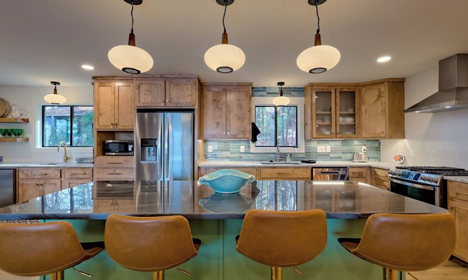Cedar Cliff House | Lakeside Therapy - By Chatuge Home Concierge Lakefront, Dock, Firepit, Ping Pong