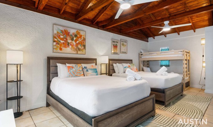 Volente Cabin | LakeTravis Bungalow 3