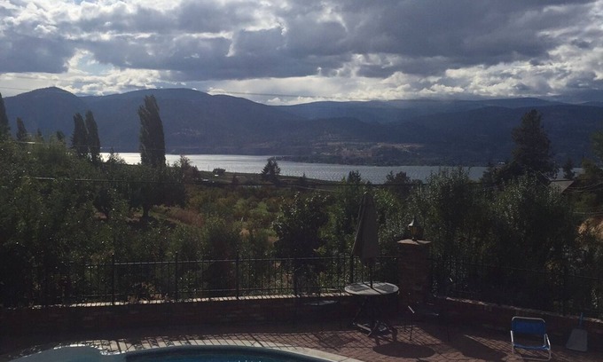 Okanagan-Similkameen House | Lakeview 5 bedroom home with pool in wine country
