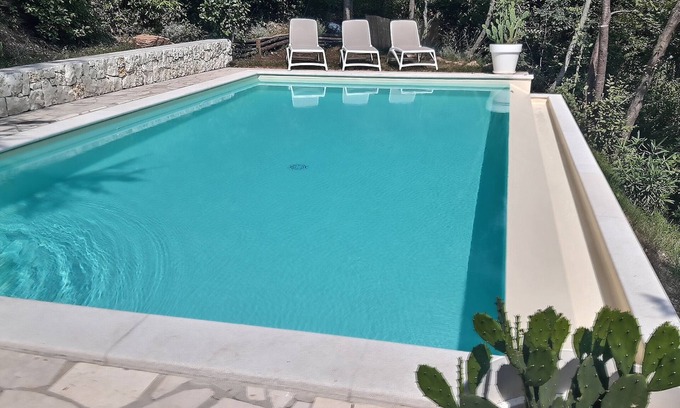 Arias Apartment | lakeview and modern saltwater pool