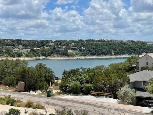 Point Venture Apartment | Lakeview Bungalow-Access to Lake, Pool, Gym, &Park