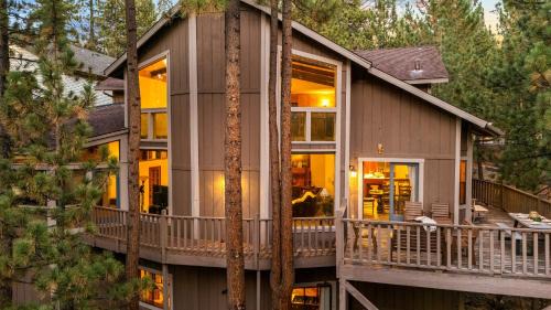 Boulder Bay House | Lakeview Cabin w Game Room Deck Near Ski Slopes Trails Sleeps 20 Waterview by AvantStay