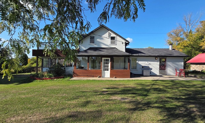 Roseneath House | Lakeview Cottage in Roseneath