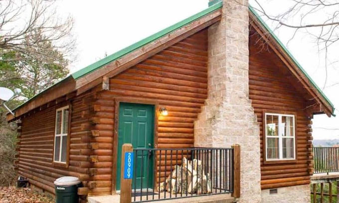 Garfield Cabin | Lakeview Country Blue Log Cabin