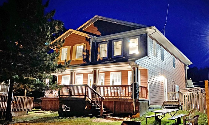 Manitoba Ski Chalet | Lakeview Luxury at "The Lookout"