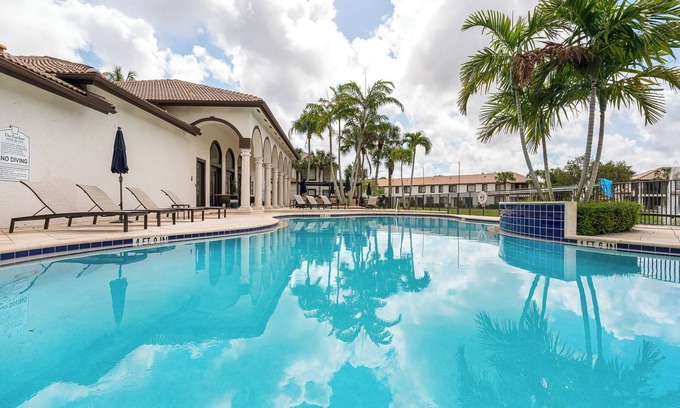 Delray Beach House | Lakeview Townhome Delray Beach in Gated Community