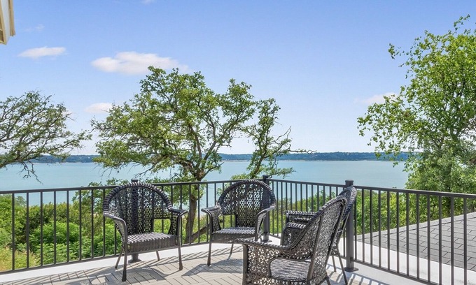 Belton Villa | LakeView Villa, lake access, lake view, hot tub, game room, outdoor space
