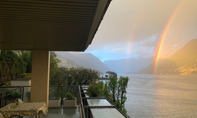 Como House | Lakeviewcabin - King Room With Balcony