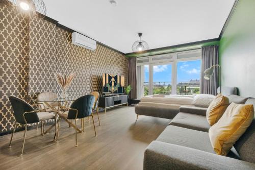 Old Town Apartment | LAM Art Deco Castle View - AC - Balcony
