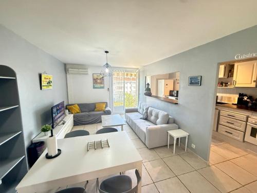 Toulon Apartment | Lamazonite YourHostHelper