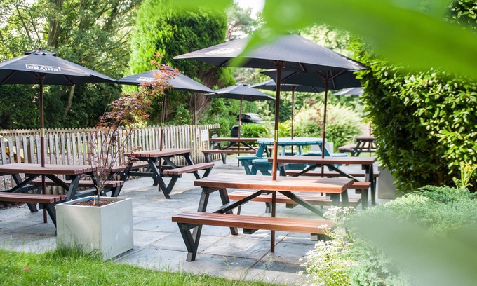 Llanwenarth Hotel | Lamb & Flag