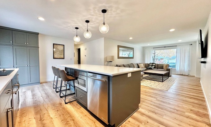 Ashwaubenon House | Lambeau Retreat on Marvelle Ln