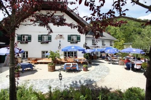 St. Gilgen Bed & Breakfast | Landgasthof & Restaurant Batzenhäusl