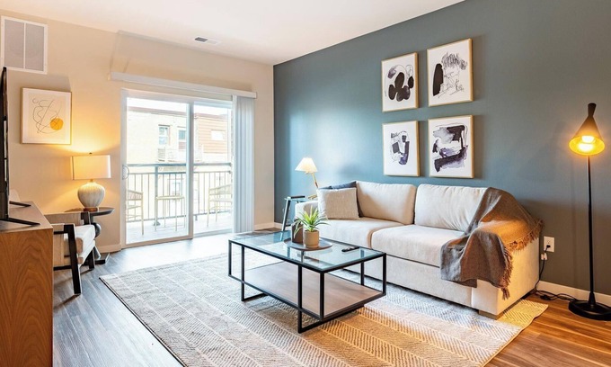Newberry Apartment | Landing | Amazing 1BD, Pool, Gym