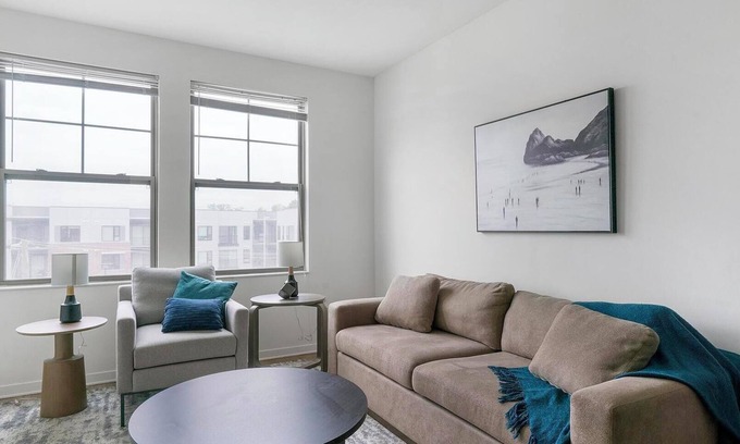 Richmond Apartment | Landing | Amazing 2BD, Gym