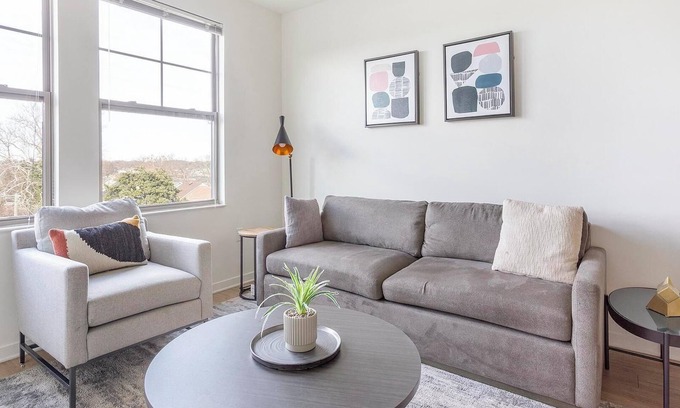 Richmond Apartment | Landing | Amazing 2BD, Gym