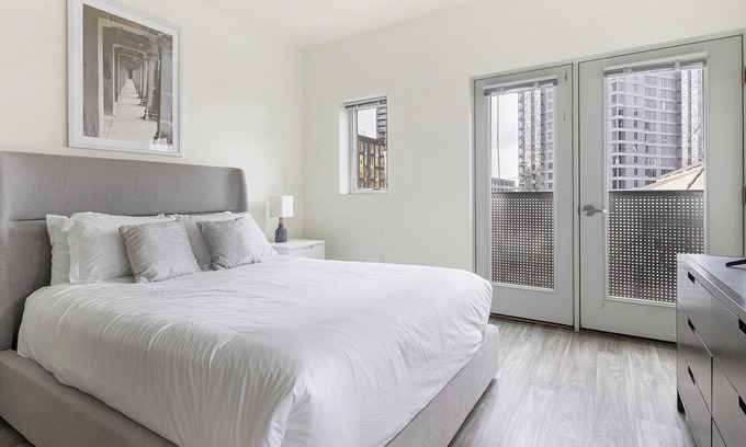 Pearl District Apartment | Landing | Amazing Studio, Gym, Courtyard