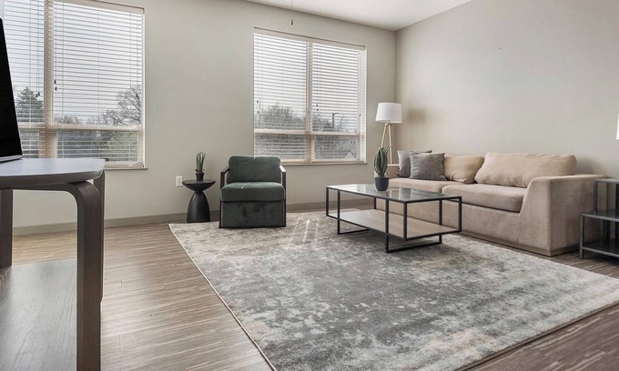 St. Louis Apartment | Landing at Cortona at Forest Park - 1 Bedroom i.
