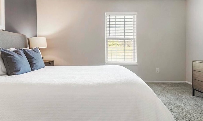 Lewis Center Apartment | Landing at Oak Creek at Polaris - 1 Bedroom in Downtown Columbus