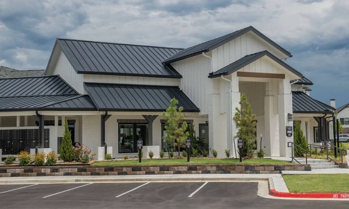Broken Arrow Apartment | Landing at Redbud Ranch - 2 Bedrooms in Broken Arrow