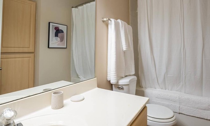 Buechel Apartment | Landing at The Legends Apartments - 2 Bedrooms in Downtown Louisville