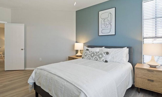 Dallas-Fort Worth Metroplex DFW Apartment | Landing at Villas of Vista Ridge - 2 Bedrooms in Downtown Lewisville