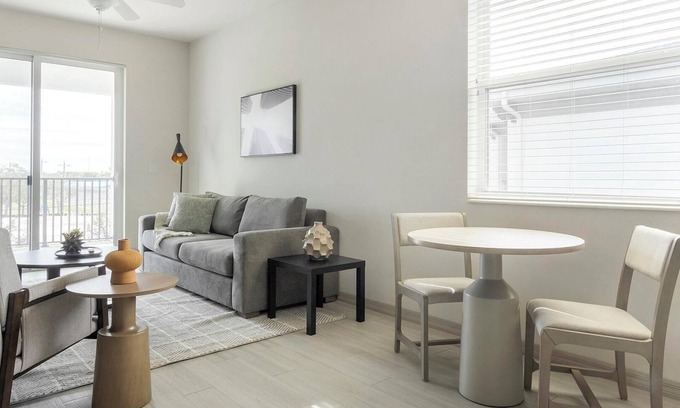 Eastwood Village Apartment | Landing | Beautiful 1BD, Gym, Rooftop Lounge