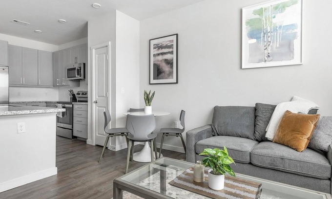 Spring Branch East Apartment | Landing | Beautiful 1BD, Gym, Pool
