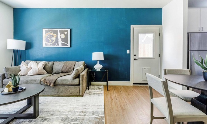 Tarrant County Apartment | Landing | Chic 2BD, Pool, Gym