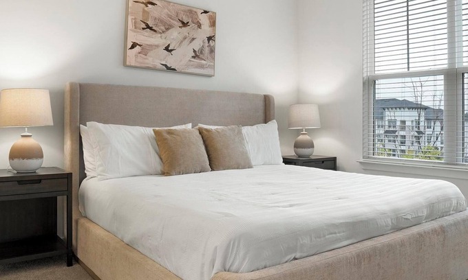 Mableton Apartment | Landing | Chic 2BD, Pool, Gym