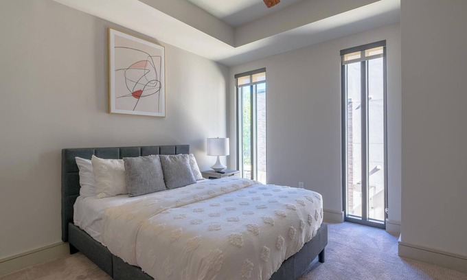 Houston Apartment | Landing | Chic 2BD, Tennis Court, Pool