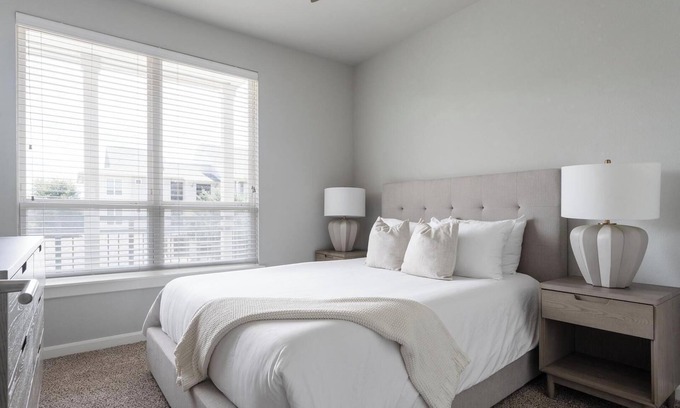 Buda Apartment | Landing | Incredible 1BD, Pool, Clubhouse