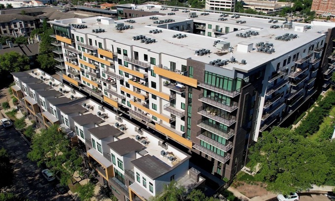 Houston Apartment | Landing | Incredible 2BD, Pool, Tennis Court