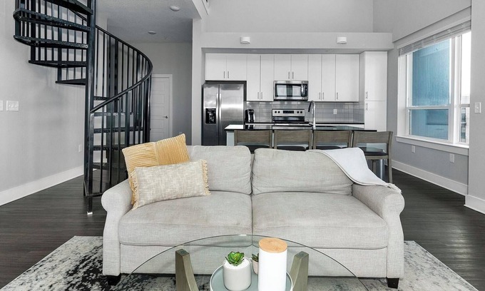 San Marco Apartment | Landing | Modern 2BD, Pool, Gym