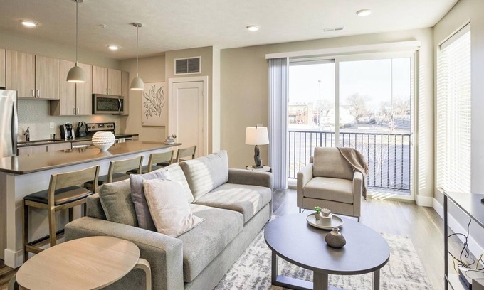 Spring Apartment | Landing | Spectacular 1BD, Gym, Pool