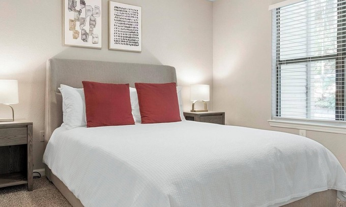 Southside Apartment | Landing | Spectacular 1BD, Yoga Studio