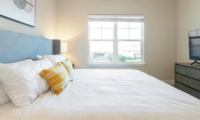 Southeast Orlando Apartment | Landing | Spectacular 1BD, Pool, Clubhouse