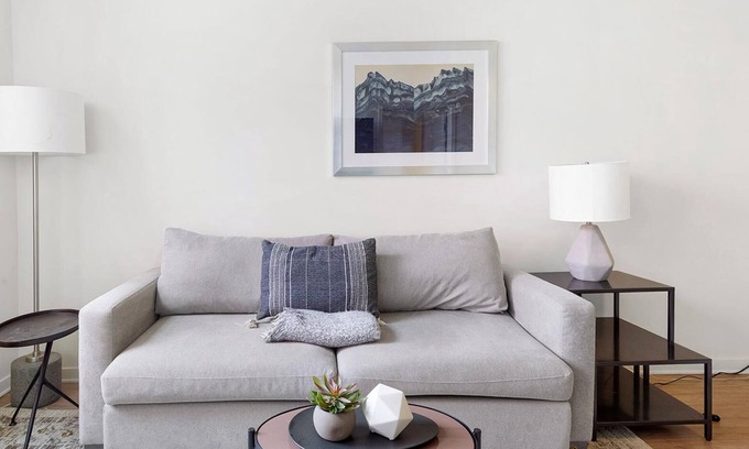 Richmond Apartment | Landing | Spectacular 2BD, Gym