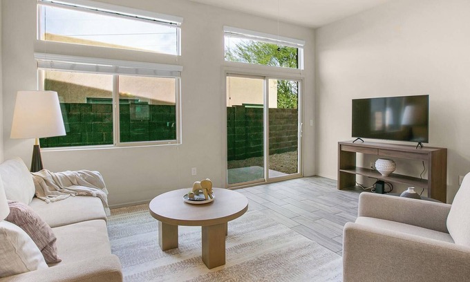 Woodburn Apartment | Landing | Spectacular 2BD, Clubhouse, Gym