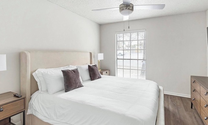 Denton Apartment | Landing | Spectacular 2BD, Gym, Pool