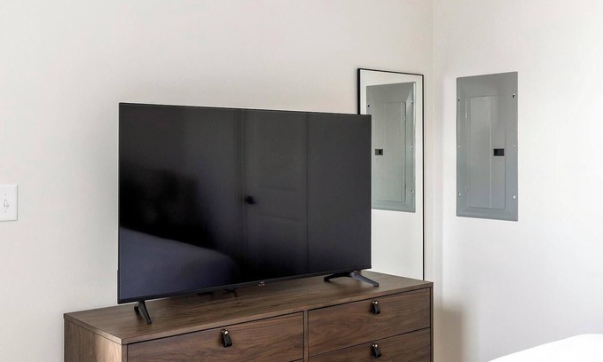 Madison Apartment | Landing | Spectacular 2BD, Clubhouse, Gym