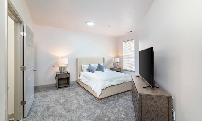 Corryville Apartment | Landing | Spectacular 2BD, Gym, Clubhouse