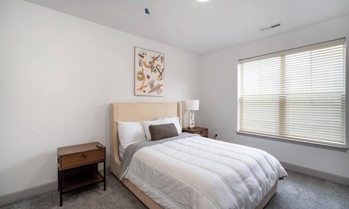 Corryville Apartment | Landing | Stunning 2BD, Clubhouse, Pool