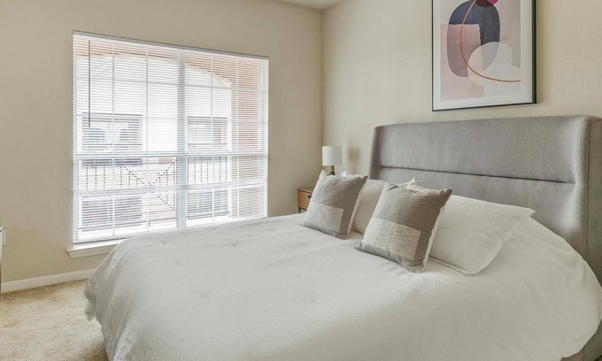 Southbelt/Ellington Apartment | Landing | Stylish 1BD, Clubhouse, Pool