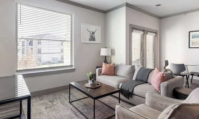 Manor Apartment | Landing | Stylish 1BD, Clubhouse, Courtyard