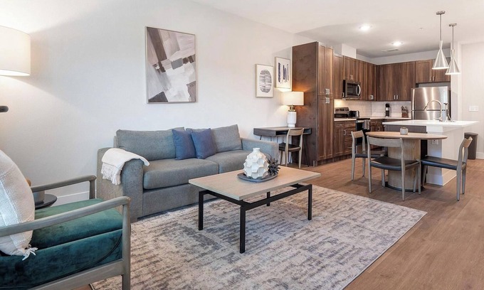 Seguin Apartment | Landing | Stylish 1BD, Gym, Pool