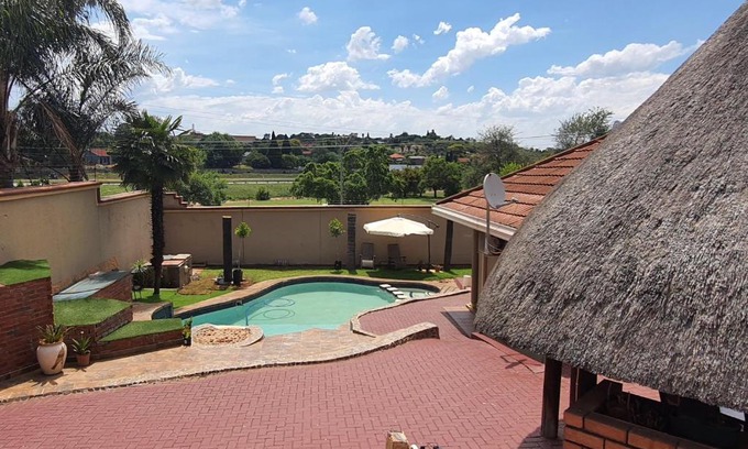 Pretoria House | LANGA 'S COZY GUESTHOUSE