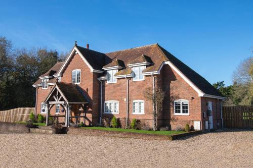 New Forest District House | Langford farmhouse - New Forest National Park Luxury 4bd, hot tub, cinema, 10 acres
