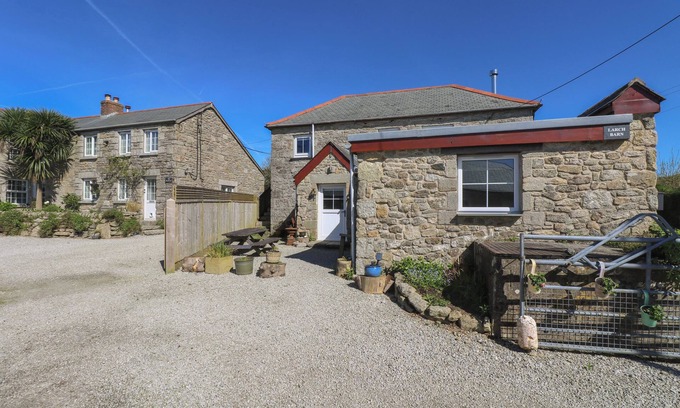 Helford Passage Cottage | LARCH BARN, pet friendly, character holiday cottage in Helston
